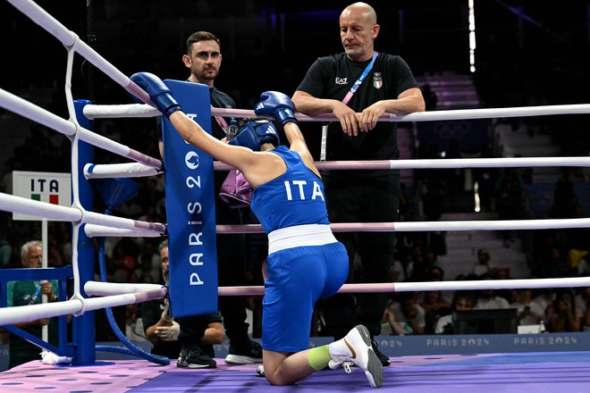 Angela Carini spoštuje odločitev pristojnih pri MOK. FOTO: Mohd Rasfan/AFP