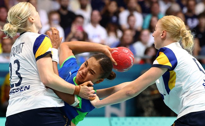 Švedinje so bile boljše od Slovenk, Elizabeth Omoregie pa je dosegla devet golov. FOTO: Bernadett Szabo/Reuters