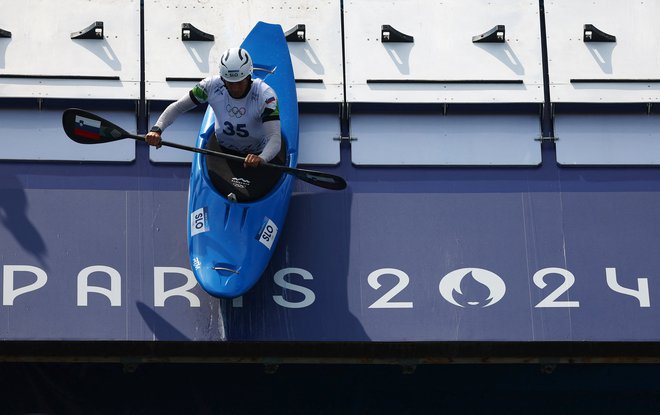 Kanuist Benjamin Savšek tokrat v kajaku in z drugačnim veslom. FOTO: Molly Darlington/Reuters