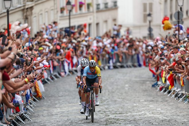 Rekordna množica športnih navdušencev si je ogledala olimpijsko cestno kolesarsko preizkušnjo. FOTO: Tim De Waele/AFP