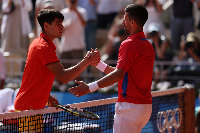 Carlos Alcaraz (levo) je moral tokrat priznati premoč Novaku Đokoviću. FOTO: Claudia Greco/Reuters