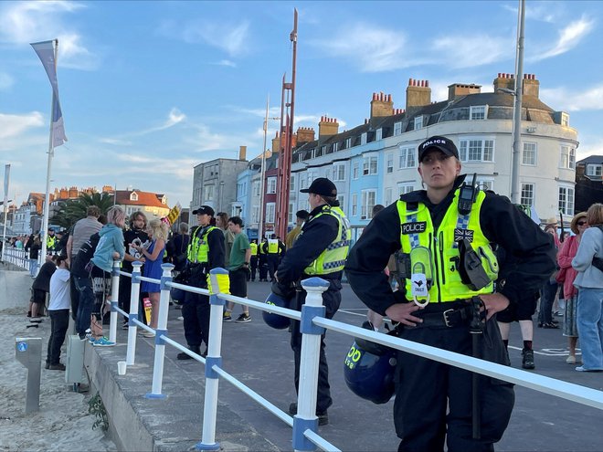 Policisti v Weymouthu FOTO: Josephine Mason/Reuters