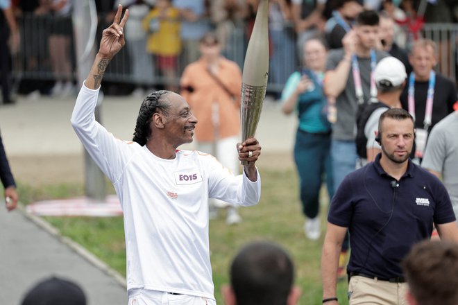Nosil je olimpijsko baklo. FOTO: Stephane De Sakutin/Reuters