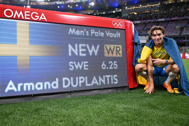 Armand Duplantis je postavil nov svetovni rekord. FOTO: Kirill Kudryavtsev/AFP