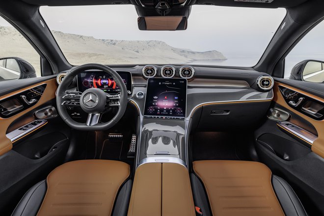 Notranjost je opremljena glede na najnovejše trende znamke Mercedes-Benz in navdušuje z vrhunskimi materiali. FOTO: Mercedes-Benz AG