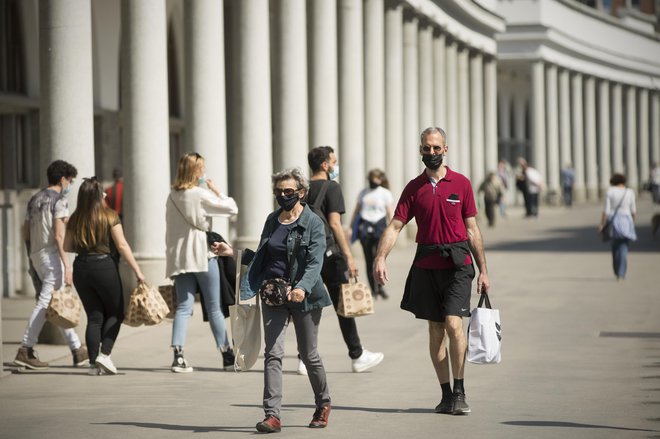 Julija se je število okužb začelo vzpenjati. Fotografija je simbolična. FOTO: Jure Eržen/Delo