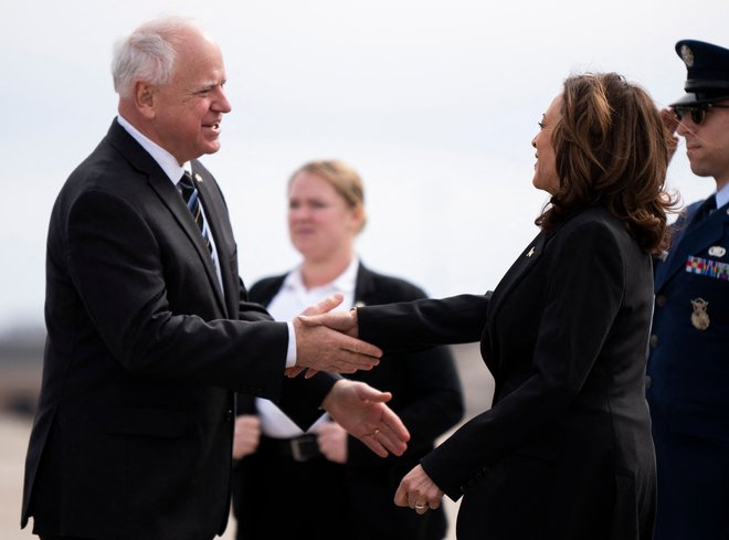 Tim Walz in Kamala Harris med srečanjem v Minneapolisu marca letos FOTO: Stephen Maturen/Afp