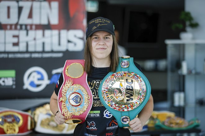 Ema Kozin še ne ve, kdaj in kje bo branila šampionska pasova združenj WBC in WBO. FOTO: Jože Suhadolnik/Delo