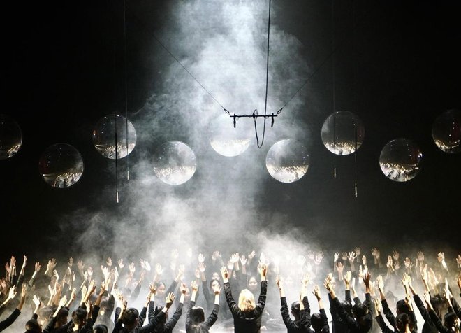 Hongkonška premiera z 80-člansko zasedbo je bila v dvorani Shaw Auditorium. FOTO: Promocijsko gradivo