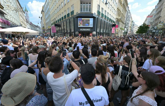 Dunaj je že preplavljen z oboževalci ameriške pevke.  FOTO: Roland Schlager Afp