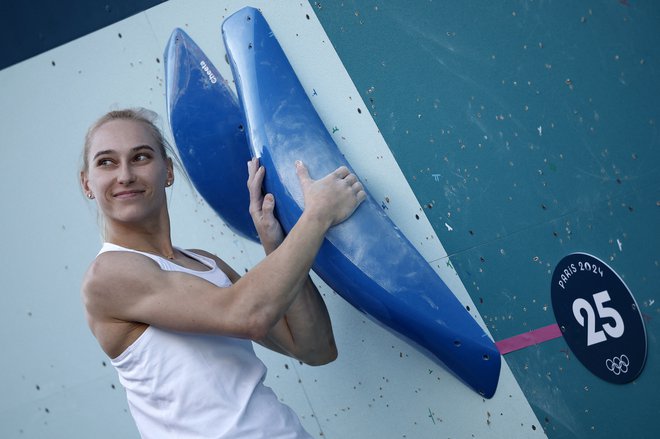 Janja Garnbret je prvi balvanski problem rešila v 30 sekundah. FOTO: Benoit Tessier/Reuters