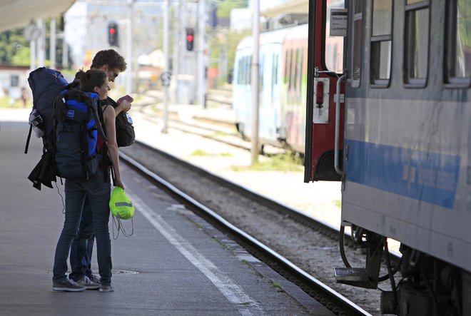 Skoraj tretjina vseh železniških nesreč v Evropi in drugod po svetu so nesreče in smrtni izidi na železniških prehodih. FOTO: Leon Vidic