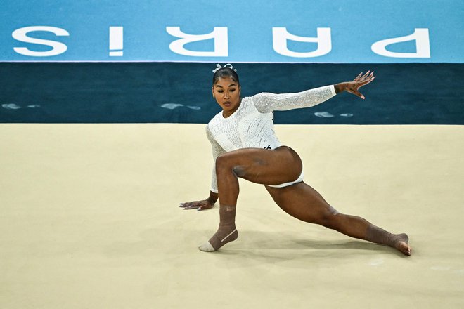 Ameriška telovadka Jordan Chiles je po pritožbi osvojila tretje mesto v parterju, zdaj bi po pritožbi lahko tudi izgubila bronasto kolajno. FOTO: Lionel Bonaventure/AFP