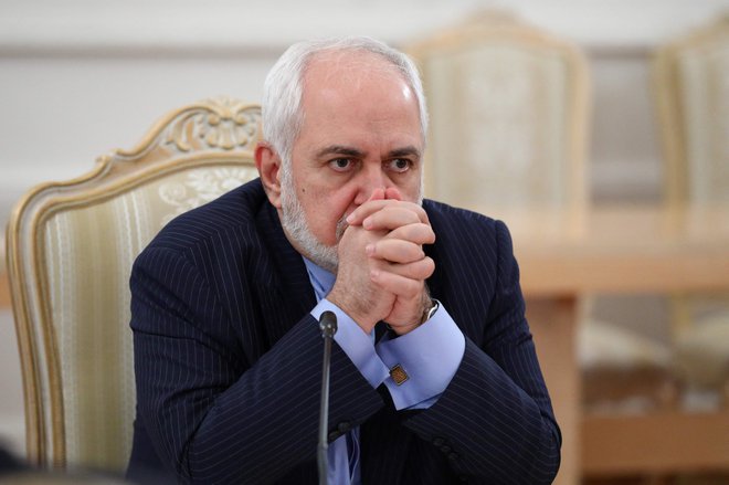 Zarif je bil med letoma 2013 in 2021 zunanji minister. Iran je leta 2015 sklenil jedrski sporazum s šestimi svetovnimi silami, ki je tri leta pozneje po izstopu ZDA propadel. FOTO: AFP