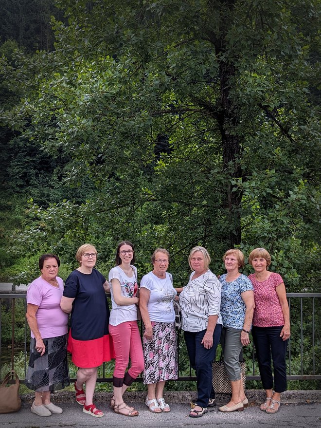 Članice Društva klekljaric idrijske čipke, skupine Spodnja Idrija. FOTO: Živa Marinko