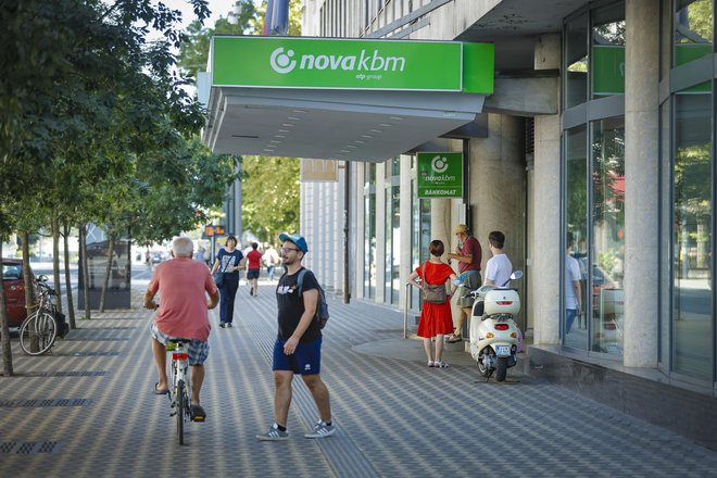 Občutno so se povečala potrošniška posojila gospodinjstvom. FOTO: Jože Suhadolnik/Delo