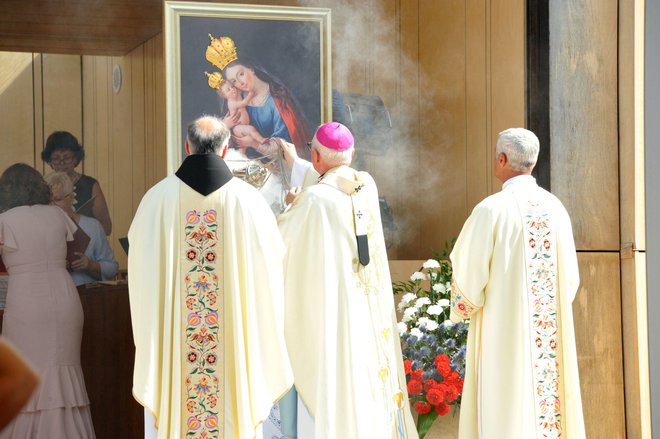 Letos romarje na Brezjah pričakuje prenovljen zvonik bazilike. FOTO: Drago Perko 