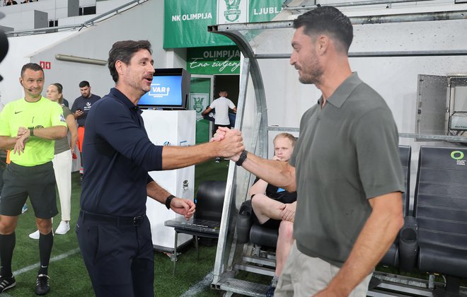 Španska trenerja Victor Sanchez in Albert Riera sta se pomerila v Stožicah. FOTO: Matej Družnik