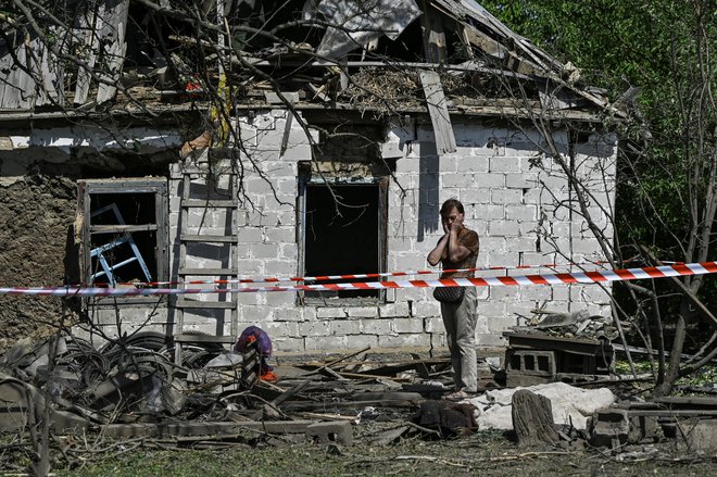 Rusija naj bi nad Ukrajino izstrelila več kot sto raket in okoli sto brezpilotnikov. FOTO: Stringer Reuters