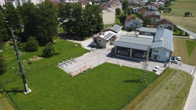 Prenovljena RTP pomembno prispeva k izboljšanju kakovosti in zanesljivosti oskrbe z električno energijo v Škofji Loki. FOTO: Kolektor Igin