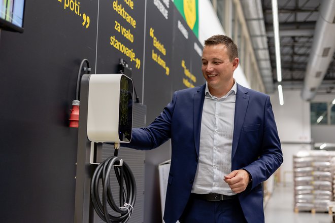 Razvoj polnilne infrastrukture za električna vozila je ena ključnih usmeritev slovenskega podjetja MERKUR energija. FOTO: Črt Piksi