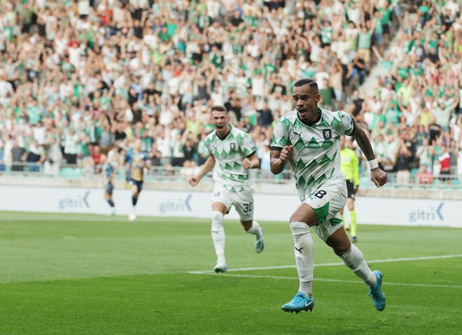 Thalisson je zabil že dva gola. FOTO: Jože Suhadolnik/Delo