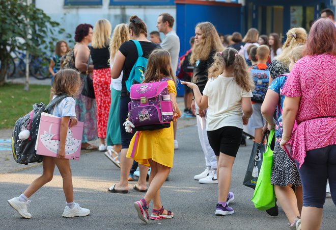 Priznajmo si, starši smo tisti, ki vsako leto najbolj nestrpno pričakujemo prvi september. FOTO: Matej Družnik/Delo