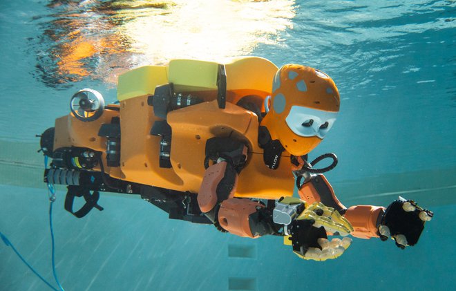 Robot OceanOneK se lahko potaplja in na potopljenih ladjah išče arheološke zaklade. FOTO: Andrew Brodhead/Stanford

 