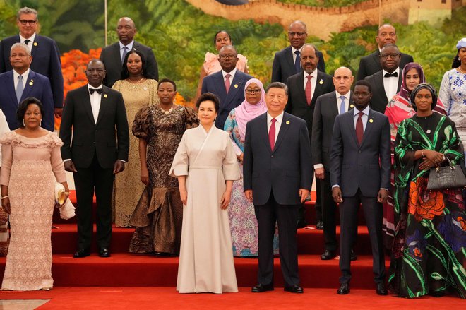 V Pekingu so se voditelji oziroma visoki predstavniki iz 53 afriških držav zbrali na vrhunskem srečanju s kitajskim predsednikom Xi Jinpingom. FOTO: Ken Ishii/AFP