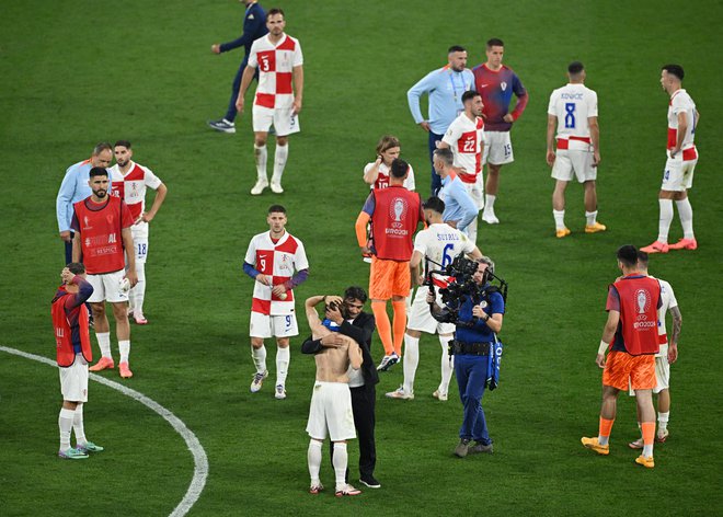 Hrvaški nogometaši so evropsko prvenstvo zapustili sklonjenih glav in razočarani, v Lizboni bi radi začeli pisati novo uspešno poglavje. FOTO: Annegret Hilse/Reuters