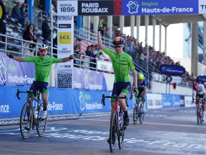 Jakob Omrzel je spomladi dobil Pariz–Roubaix, na Lunigiani pa doživel grozljivo nesrečo. FOTO: Thomas Maheux