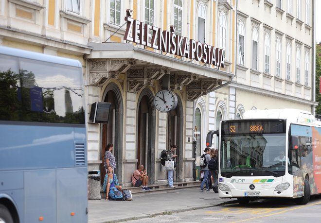 V DUJPP zagotavljajo, da nobena linija ni bila ukinjena. FOTO: Dejan Javornik/Slovenske novice