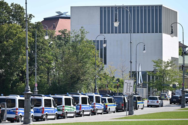 Na območju Karolinenplatza stojita izraelski konzulat in muzej, posvečen obdobju nacizma. FOTO: Lukas Barth-tuttas/AFP