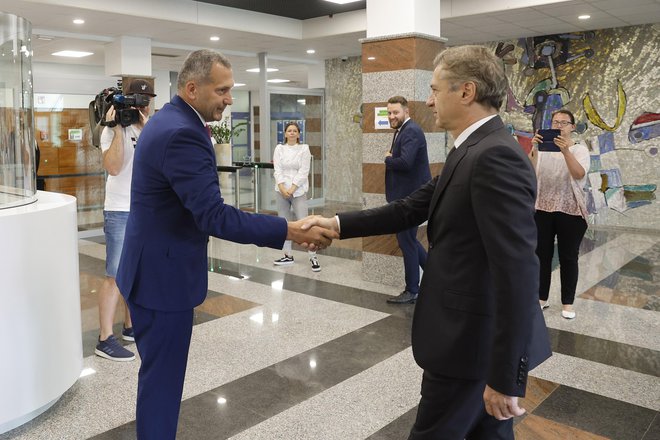 Državni sekretar na ministrstvu za obrambo Damir Črnčec ne uživa večinske podpore poslancev Gibanja Svoboda – ti podpirajo kandidate iz svojih vrst. FOTO: Leon Vidic/Delo