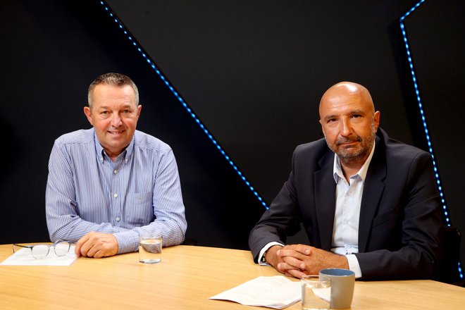 Iztok Stanonik, predsednik poslovnega odbora podjetja Polycom (na levi) in Peter Filip Jakopič, direktor službe za zavarovanje premoženja in premoženjskih interesov pri Zavarovalnici Triglav. FOTO: Marko Feist/Delo