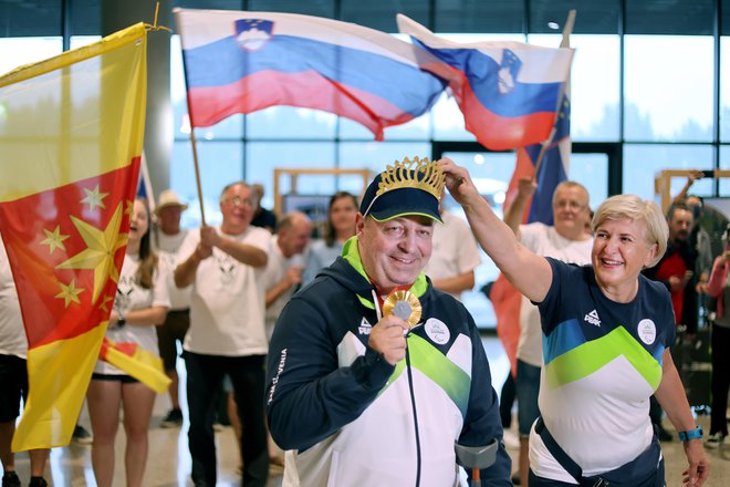 Franček Gorazd Tiršek je na Brniku doživel prisrčen sprejem. FOTO: Blaž Samec