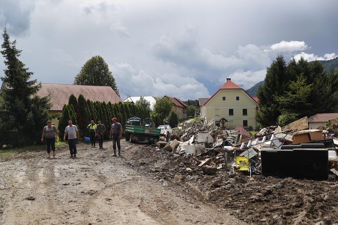 V Braslovčah bodo odstranili 50 objektov, od, za zdaj, skupno 130 po Sloveniji. FOTO: Leon Vidic/Delo