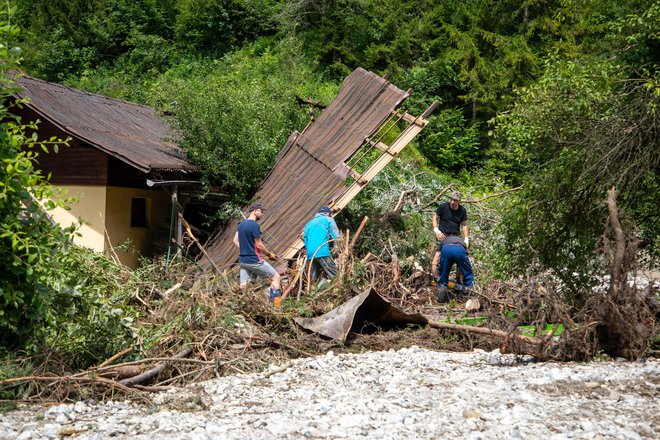 Posledice poplav so bile hude tudi drugod. FOTO: Voranc Vogel/Delo