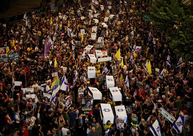 Domača javnost v Izraelu vse bolj nasprotuje vojni. FOTO: Reuters