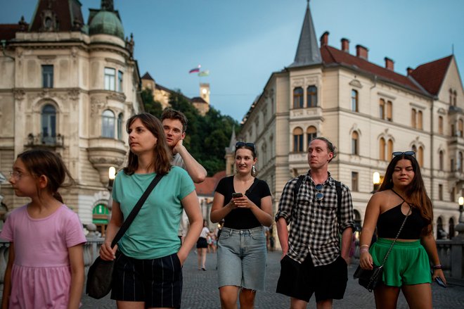 Večina turistov med kratkim postankom v Ljubljani spozna le središče. FOTO: Voranc Vogel