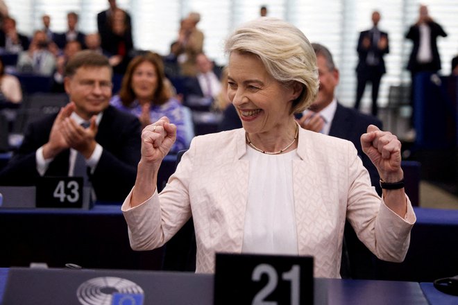 Ursula von der Leyen bo v sredo vodstvu evropskega parlamenta predstavila strukturo in razrez komisarskih resorjev. FOTO: Johanna Geron/Reuters