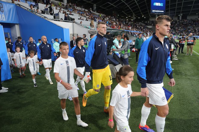 Prizor izpred tekme Slovenije in Avstrije. FOTO: Dejan Javornik