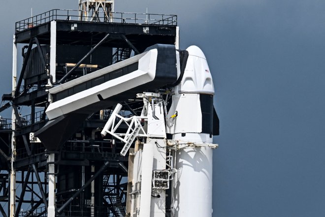 Dragon Resilience je poletel s Cape Canaverala na Floridi. FOTO: Chandan Khanna/AFP