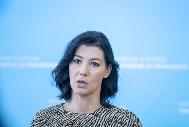 Dominika Švarc Pipan, ki se ji je iztekla pravica do prejemanja nadomestila za opravljanje ministrske funkcije, ugotovitev urada za nadzor proračuna še ne more komentirati. FOTO: Jože Suhadolnik