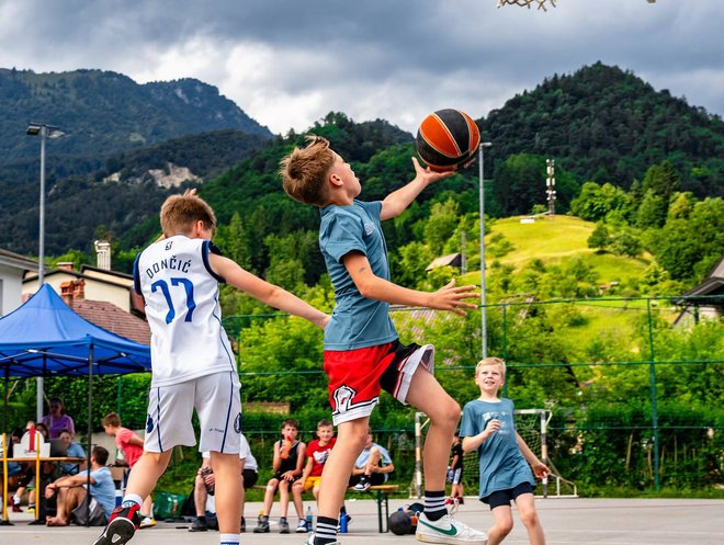 Otroci na treningih uživajo. FOTO: Arhiv KK Cerkno