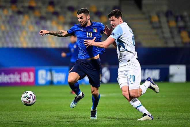 Sven Šoštarič Karić (desno) bo nogometno pot nadaljeval v Rusiji. FOTO: Jure Makovec/AFP