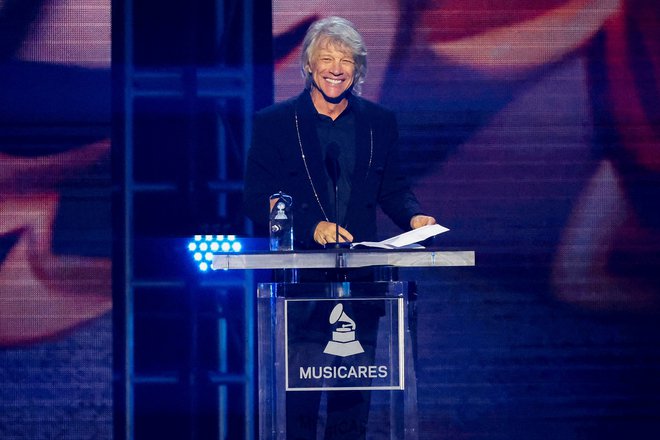 Bon Jovi je s pogovorom prepričal žensko v stiski, da se je z mostu umaknila na varno. FOTO: Mario Anzuoni Reuters