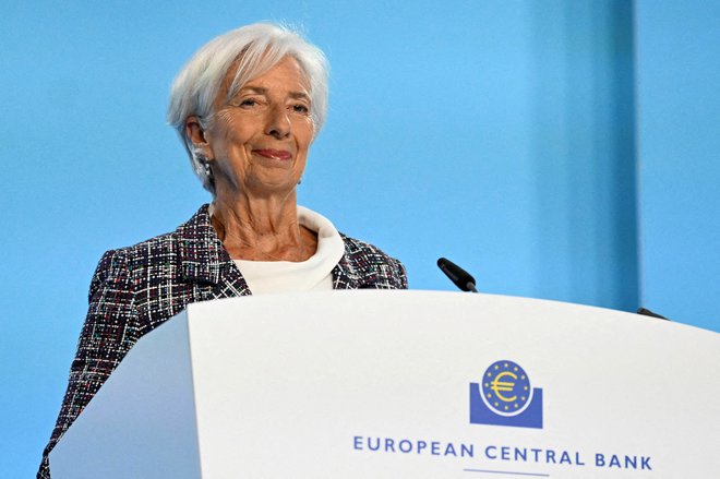 Evrska oblast, ki jo vodi Christine Lagarde, je pričakovano drugič letos obrestno ukrepala. FOTO: Jana Rodenbusch/Reuters