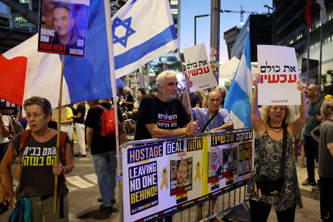 Izraelci zahtevajo dogovor s Hamasom, ki bi omogočil izpustitev nekaj več kot sto preostalih talcev. FOTO: Jack Guez/AFP