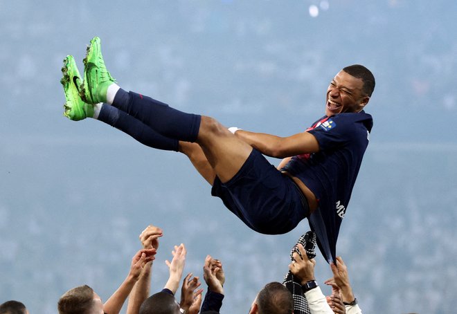 Pri Paris St-Germainu je Kylian Mbappe osvojil vse lovoriike, le za ligo prvakov. je ni, za katero ga je klub pripeljal. FOTO: Catherine Steenkeste/Reuters